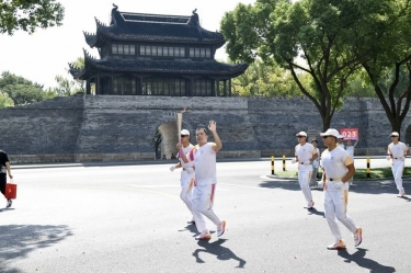 笑脸与热情刷屏！这名火炬手是景兴人！